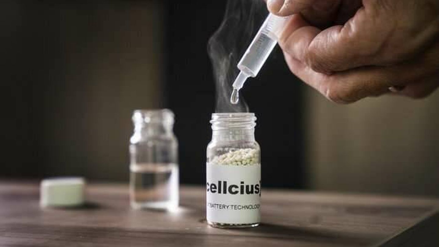 La sal puede acumular calor y desprenderlo al contacto con el agua. (Cellcius)