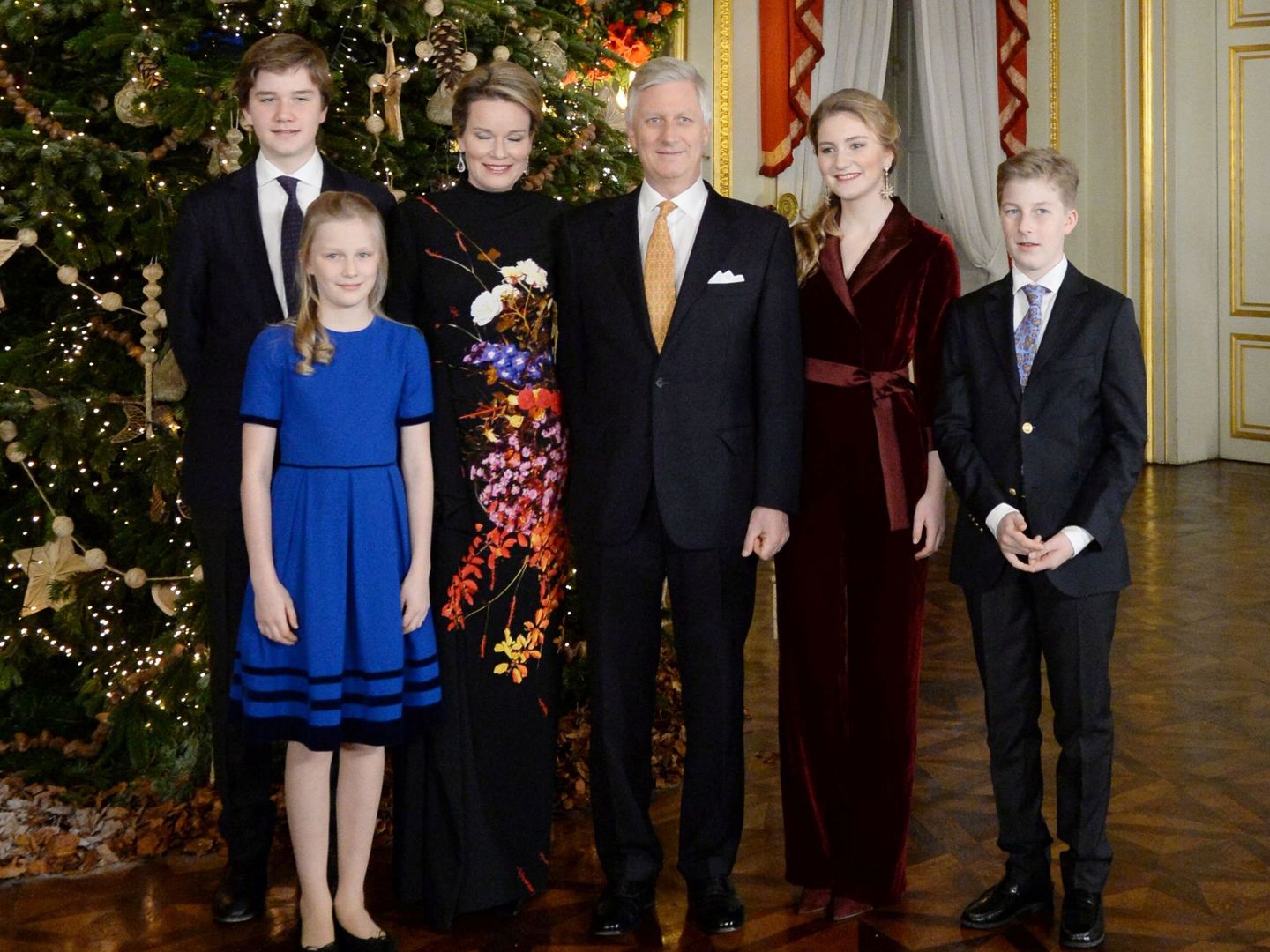 El príncipe Gabriel de Bélgica (a la izquierda), durante el posado navideño en el Palacio Real. (Reuters)