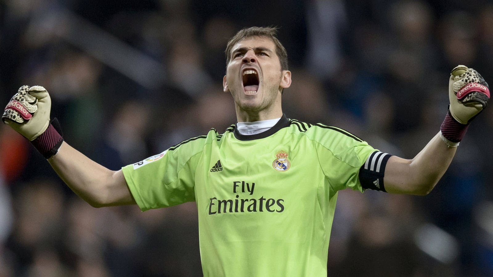 Foto: Iker Casillas celebra una victoria durante su etapa en el Real Madrid. (Reuters)