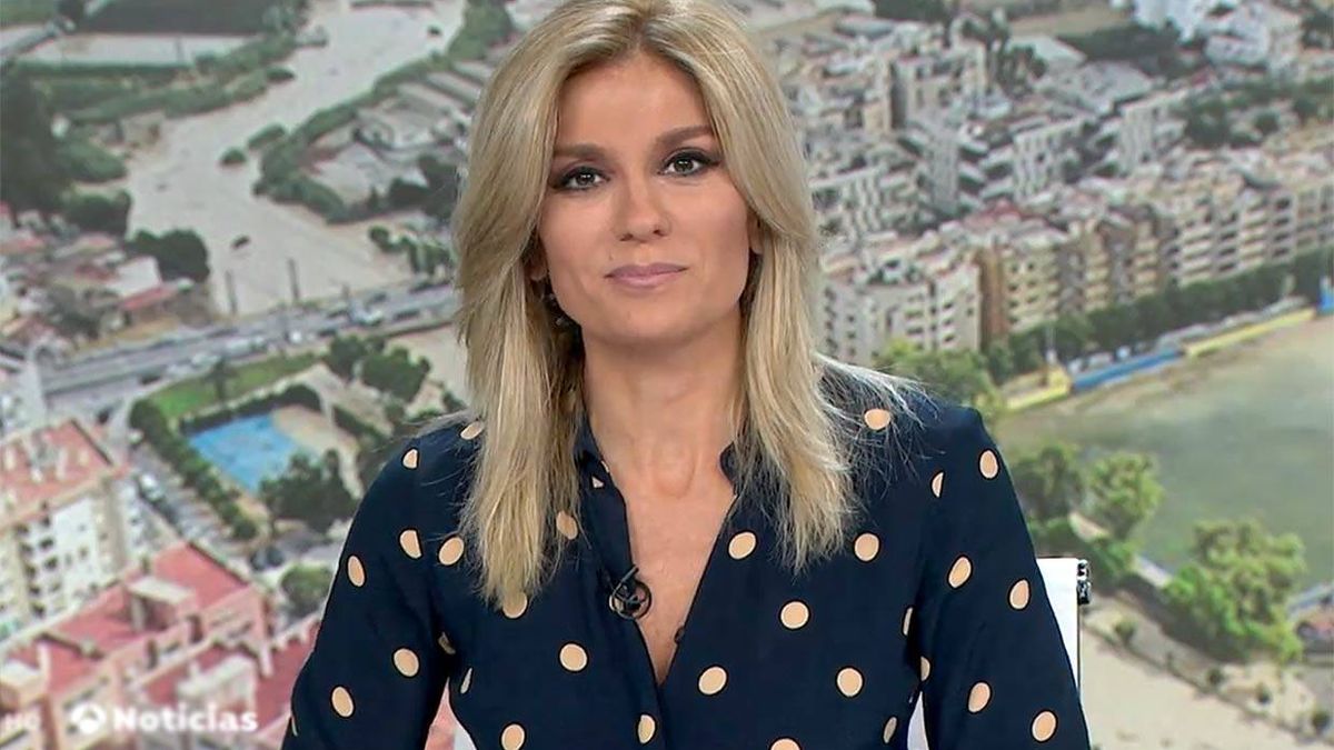 Sandra Golpe despide 'Antena 3 noticias' afectada por la muerte de un compañero