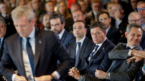 El PSOE compara la marea blanca de 'pellets' con el Prestige y Rueda minimiza la crisis