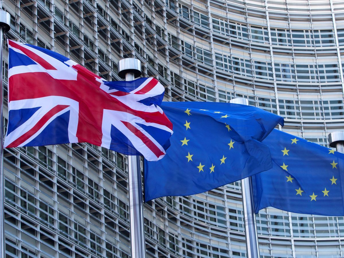 Foto: Bandera británica ante la sede de la Comisión Europea. (Reuters)