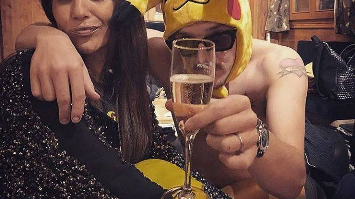 Paula Echevarría: champán, lentejuelas y un pikachu semidesnudo
