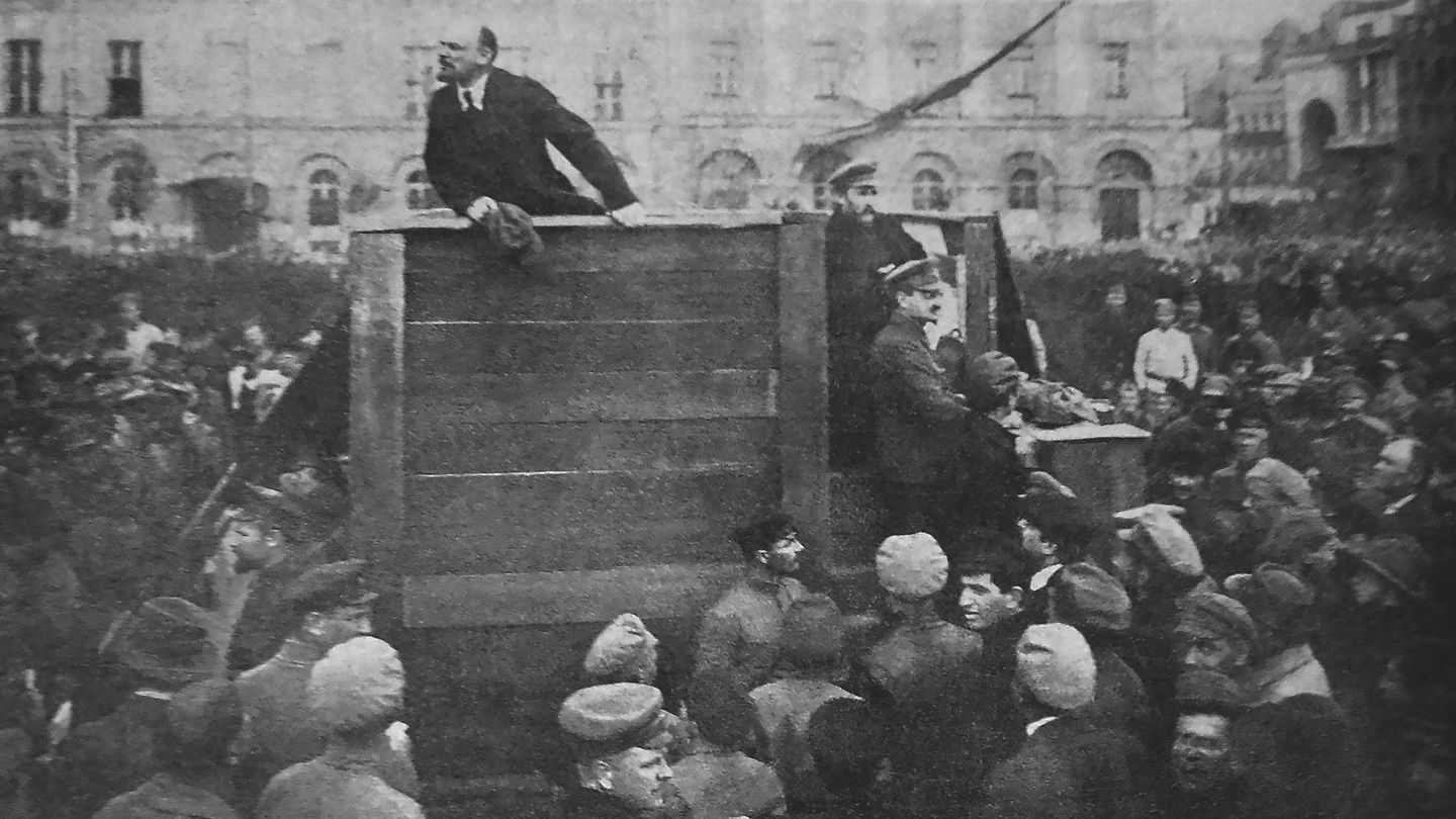 Lenin, Trotsky y Kamenev en un mitin en 1920.