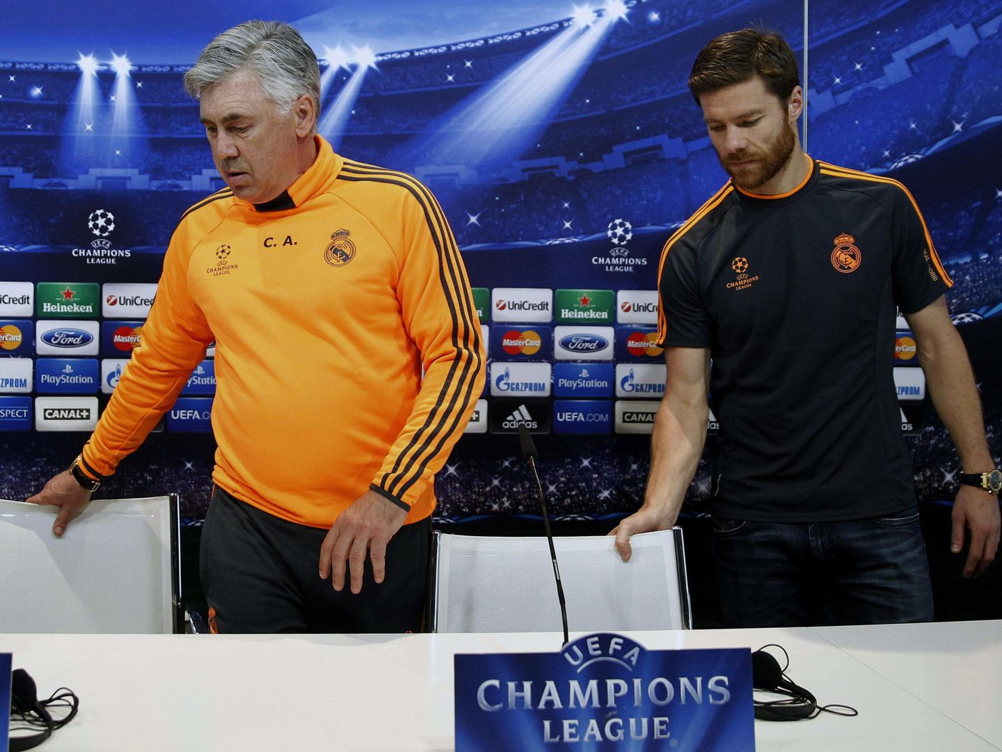 Carlo Ancelotti y Xabi Alonso, en su etapa juntos en el Real Madrid. (EFE/Chema Moya)