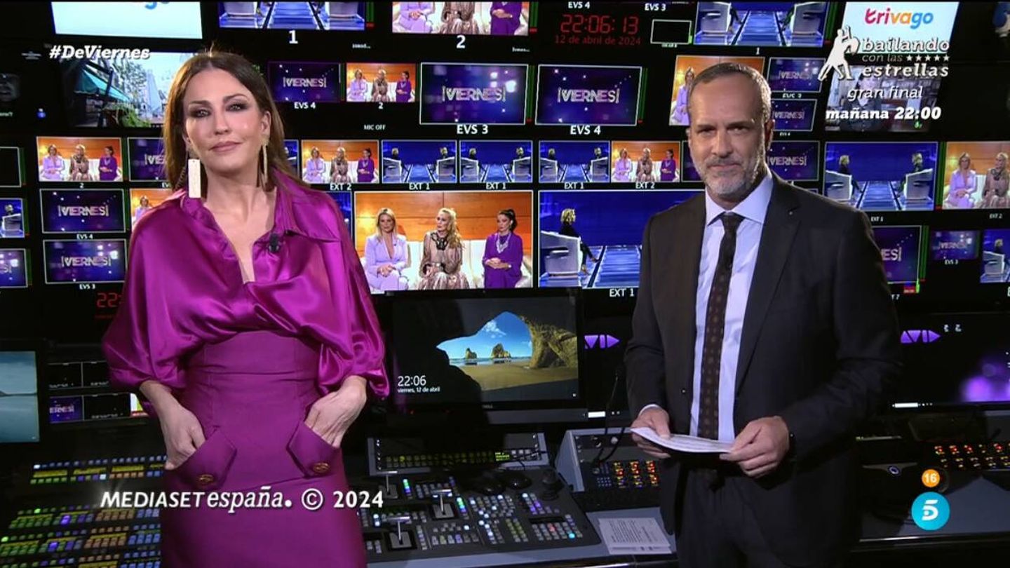 Beatriz Archidona y Santi Acosta desde la sala de control de '¡De viernes!'. (Mediaset)