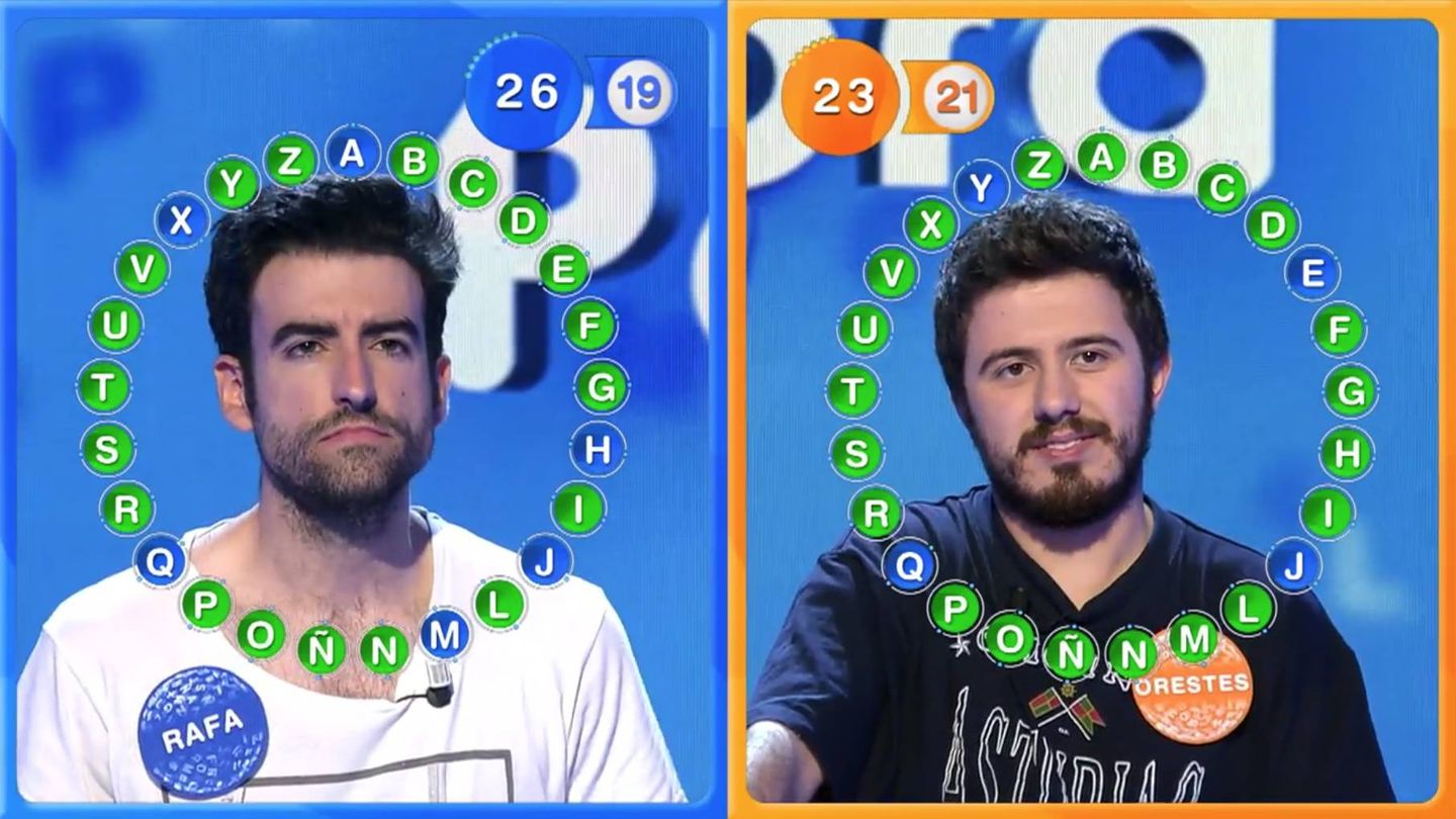 Rafa y Orestes, los últimos concursantes de 'Pasapalabra' en su etapa en Telecinco. (Mediaset)