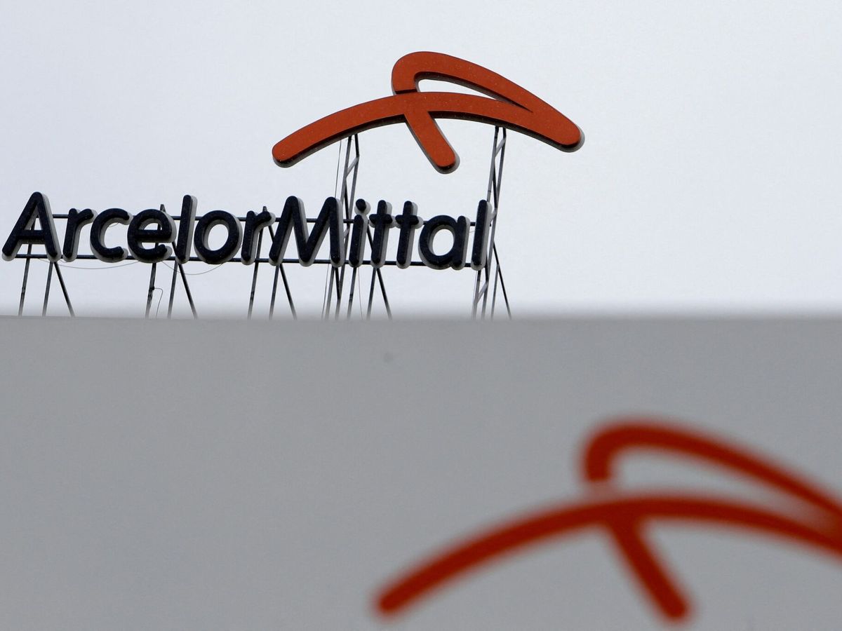 Foto: Logo de ArcelorMittal en su sede de República Checa. (Reuters/ David Cerny)