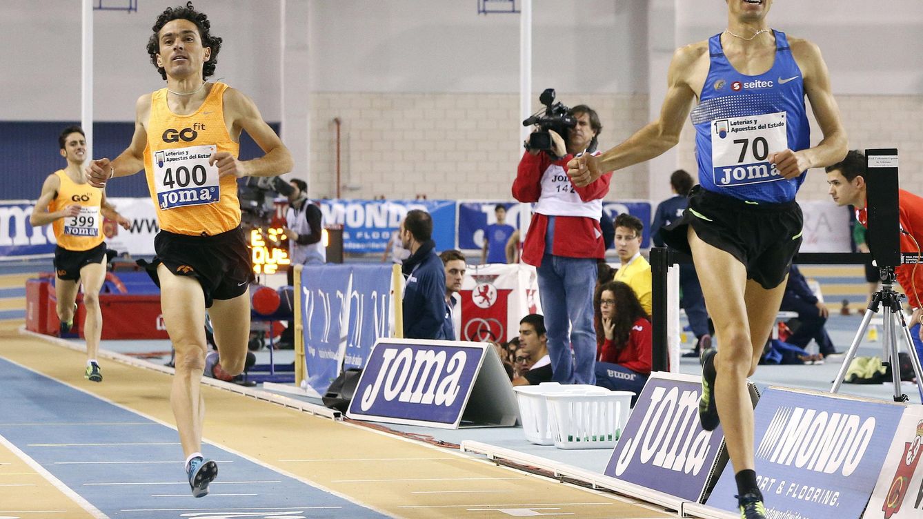 Foto: Jesús España y Adel Mechaal entrando en meta en el Campeonato de España de Atletismo (Efe). 