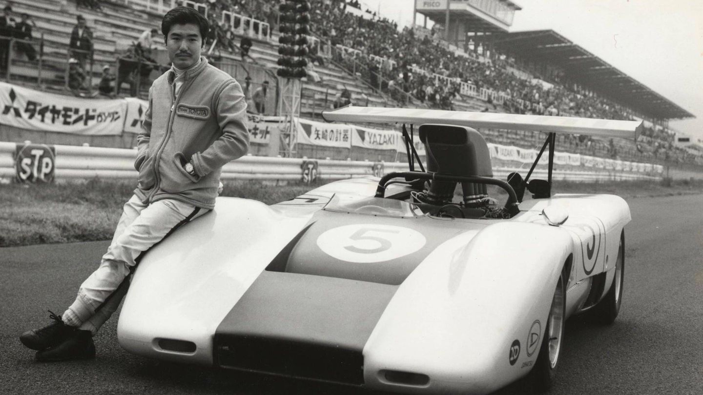 Hiroshi Fushida junto a su McLaren-Toyota en el Gran Premio Can-Am de Japón de 1969.(Facebook/Hiroshi Fushida)