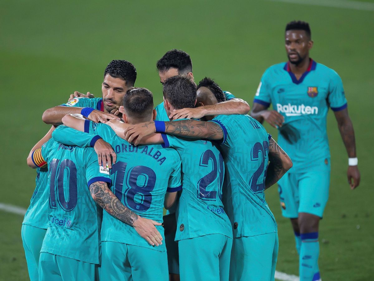 Foto: Los jugadores del Barça celebran el gol de Griezmann ante el Villarreal. (EFE)