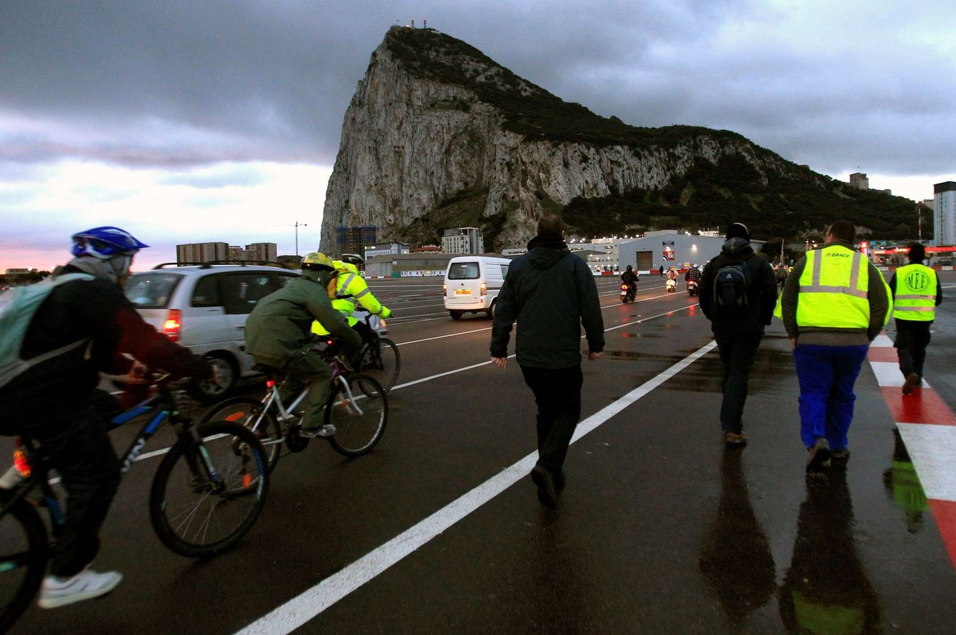 Imagen de la entrada a Gibraltar desde el paso con España (EFE)