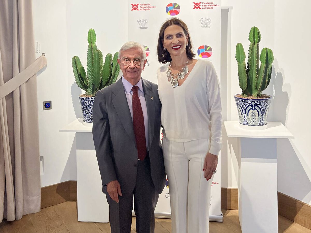 Foto: Rafael Ansón, presidente de la Academia Iberoamericana de Gastronomía, con Ximena Caraza, directora general de Casa de México en España. (Rafael Ansón)