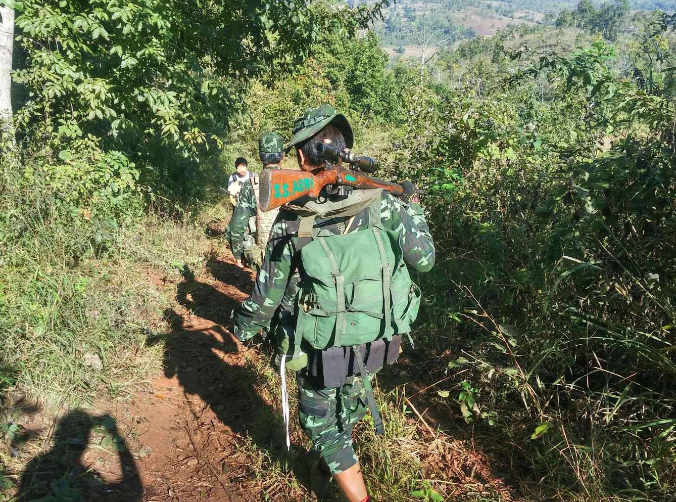 Grupo de guerrilleros del Ejército del Estado Shan en las colinas próximas a Hsipaw. (E. Fernández)