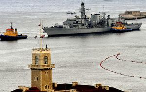 Diputados británicos exigen enviar buques de guerra a Gibraltar y expulsar a Trillo