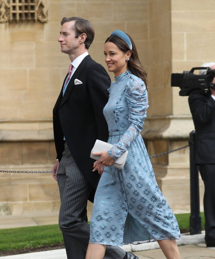 Foto: Pippa Middleton llegando a la boda junto a su marido, James Matthews. (CP)