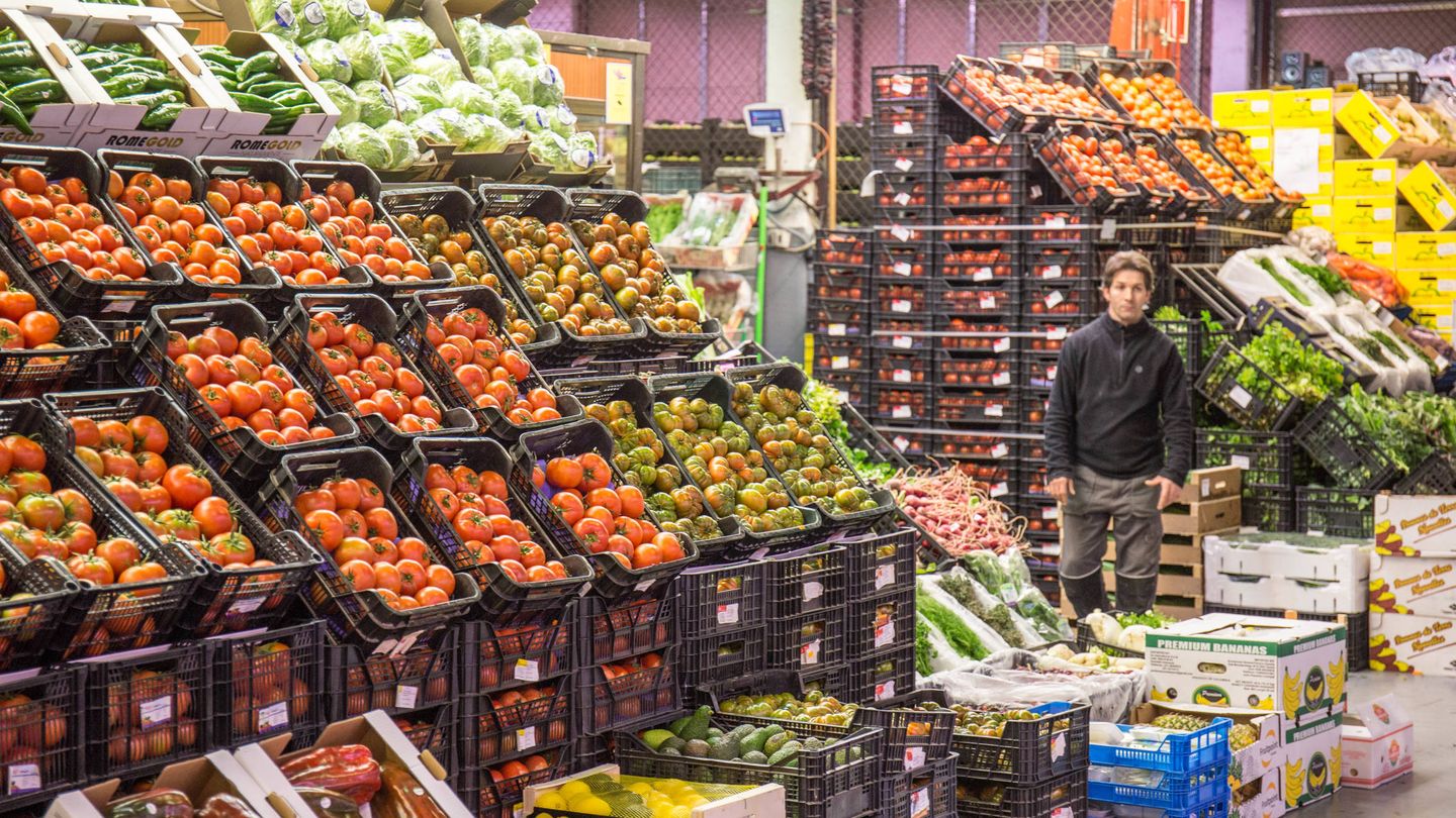 En Mercamadrid se venden hasta 16 variedades de tomate. (D.B.)