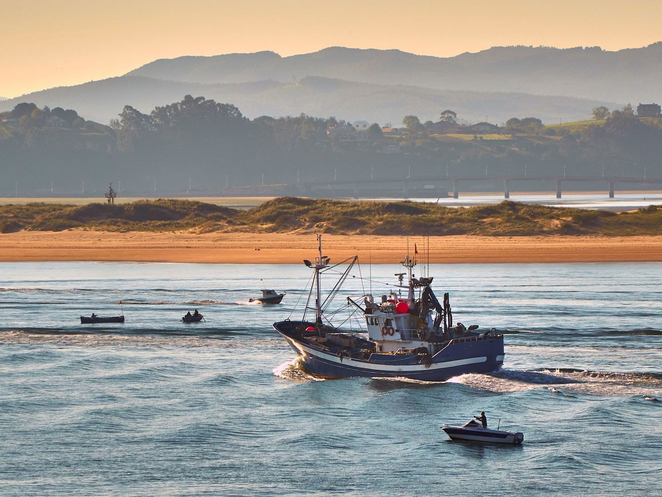 A Galicia le sobra casi la mitad del dinero europeo para su flota pesquera y Cantabria abre el abanico a qué gastarlo