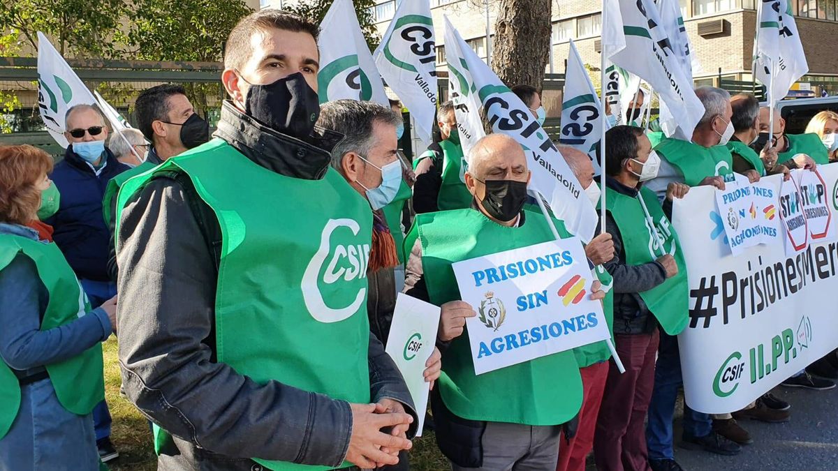 Los sindicatos de Prisiones se encierran en la sede de Madrid "hartos" de Interior