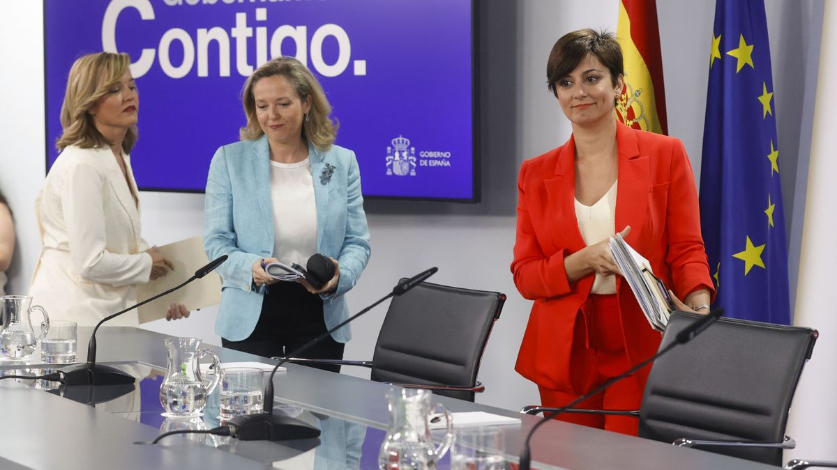 23-1: El PSOE 'aplasta' a las ministras de Podemos en las ruedas de Moncloa