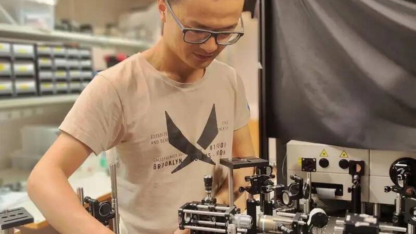 El profesor Yi Zhang en su laboratorio. (Aalto University)