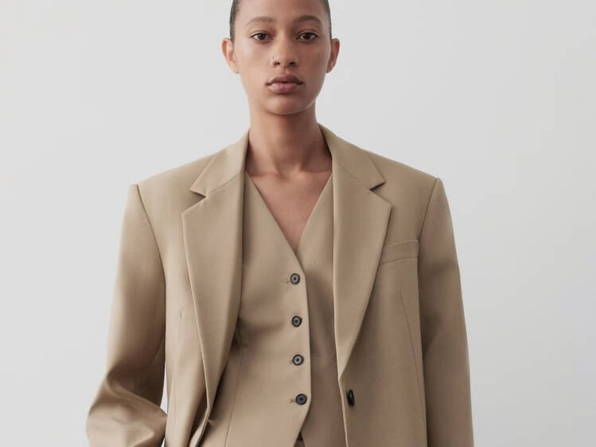 Foto: Esta estilosa blazer tiene un descuento del 48% en el apartado 'special price' de Zara. (Zara)