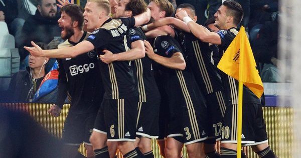 Foto: Los jugadores del Ajax celebran su segundo gol a la Juventus. (EFE) 