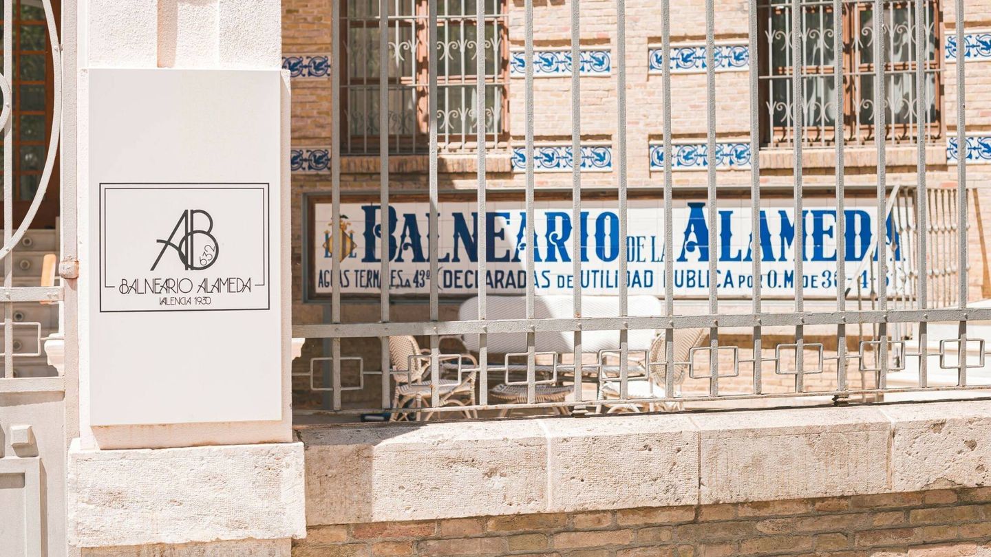 Detalle del cartel del balneario Alameda de Valencia. (Cedida)