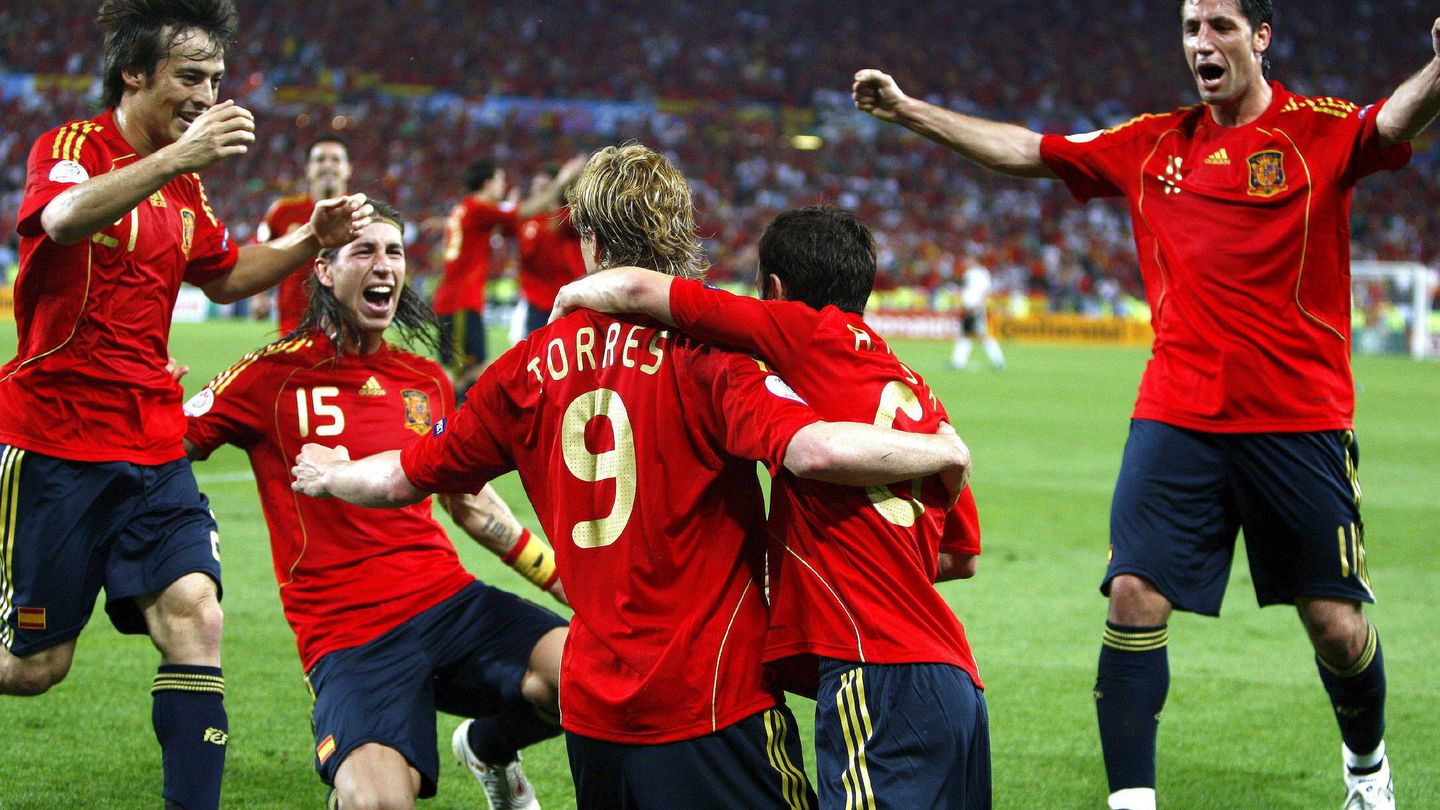 Los jugadores celebran el gol de Fernando Torres en la final de la Euro 2008 (EFE/ROLAND SCHLAGER).