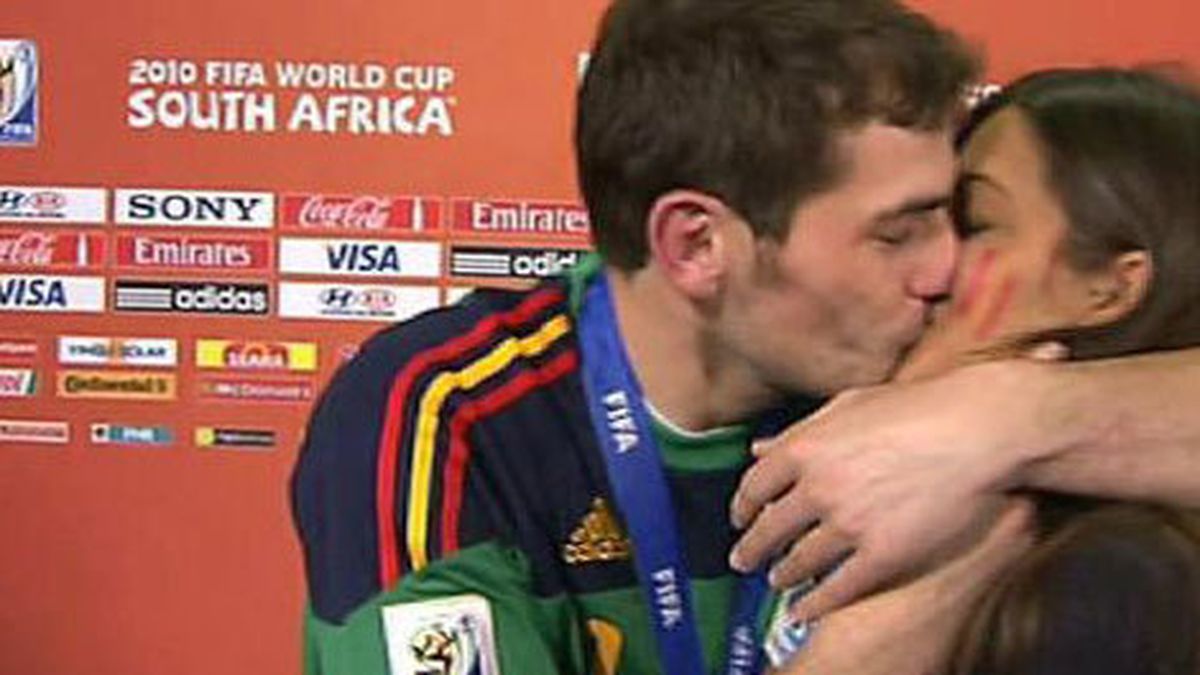 Iker Casillas: "Sara me hizo 'la cobra' en el beso del Mundial"