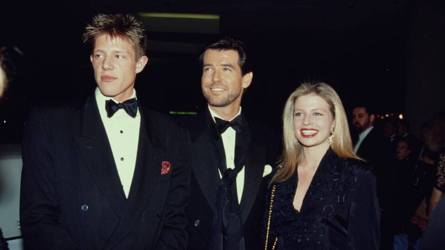 El actor, junto a su hijo Chris y su fallecida esposa Cassandra. (Getty)