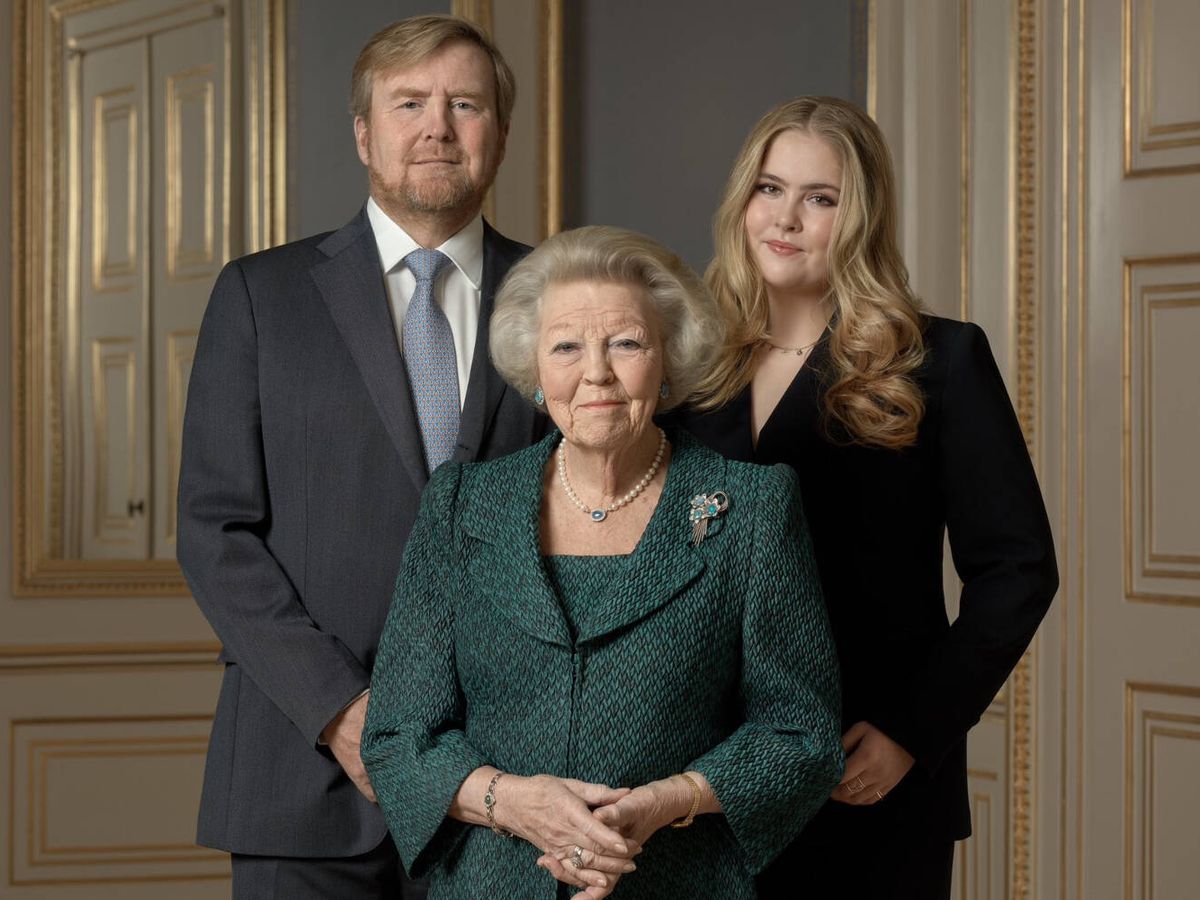 Foto: Madre, hijo y nieta conmemoran el 85º cumpleaños de la princesa Beatriz. (Casa Real Holanda)