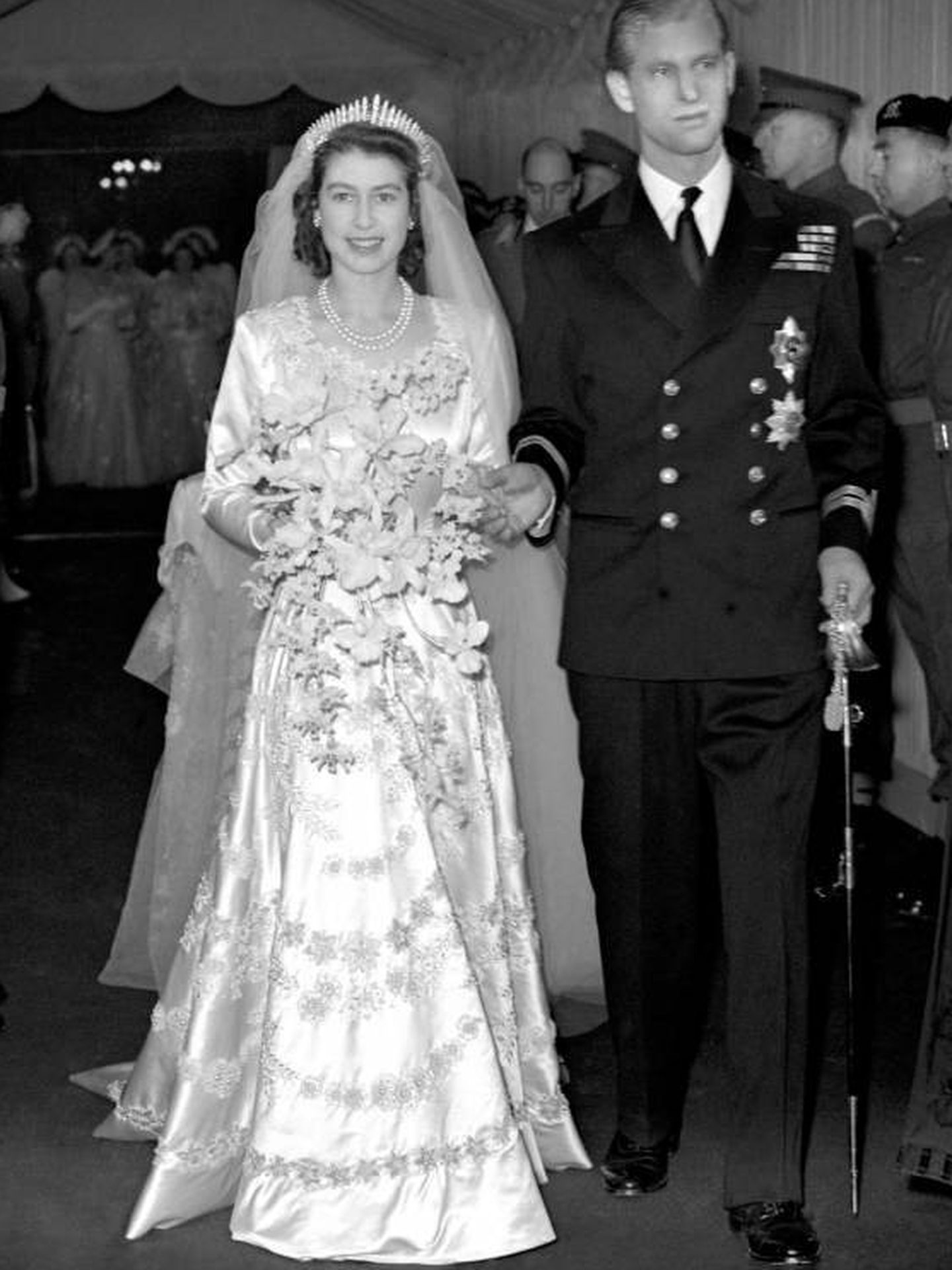 Isabel II y Felipe de Edimburgo el día de su boda. (Cordon Press)