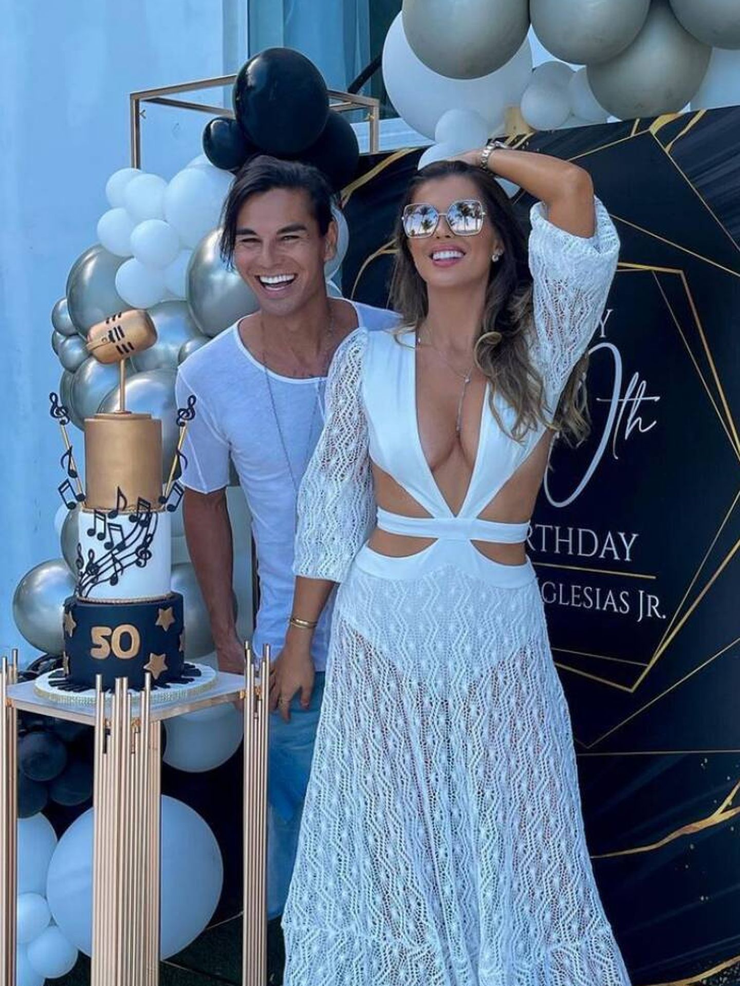 Julio José Iglesias Jr. y su novia Vivi Di Domenico celebrando su cumpleaños.  (Instagram/@vivididomenico)