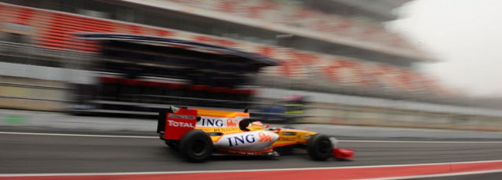 Foto: Alonso, quinto, por delante de Ferrari