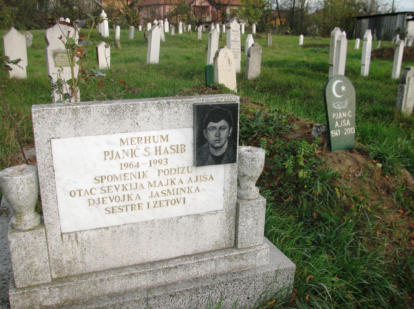 El apellido Pjanic es muy habitual en el cementerio de Kalesija (Foto: David Ruiz)