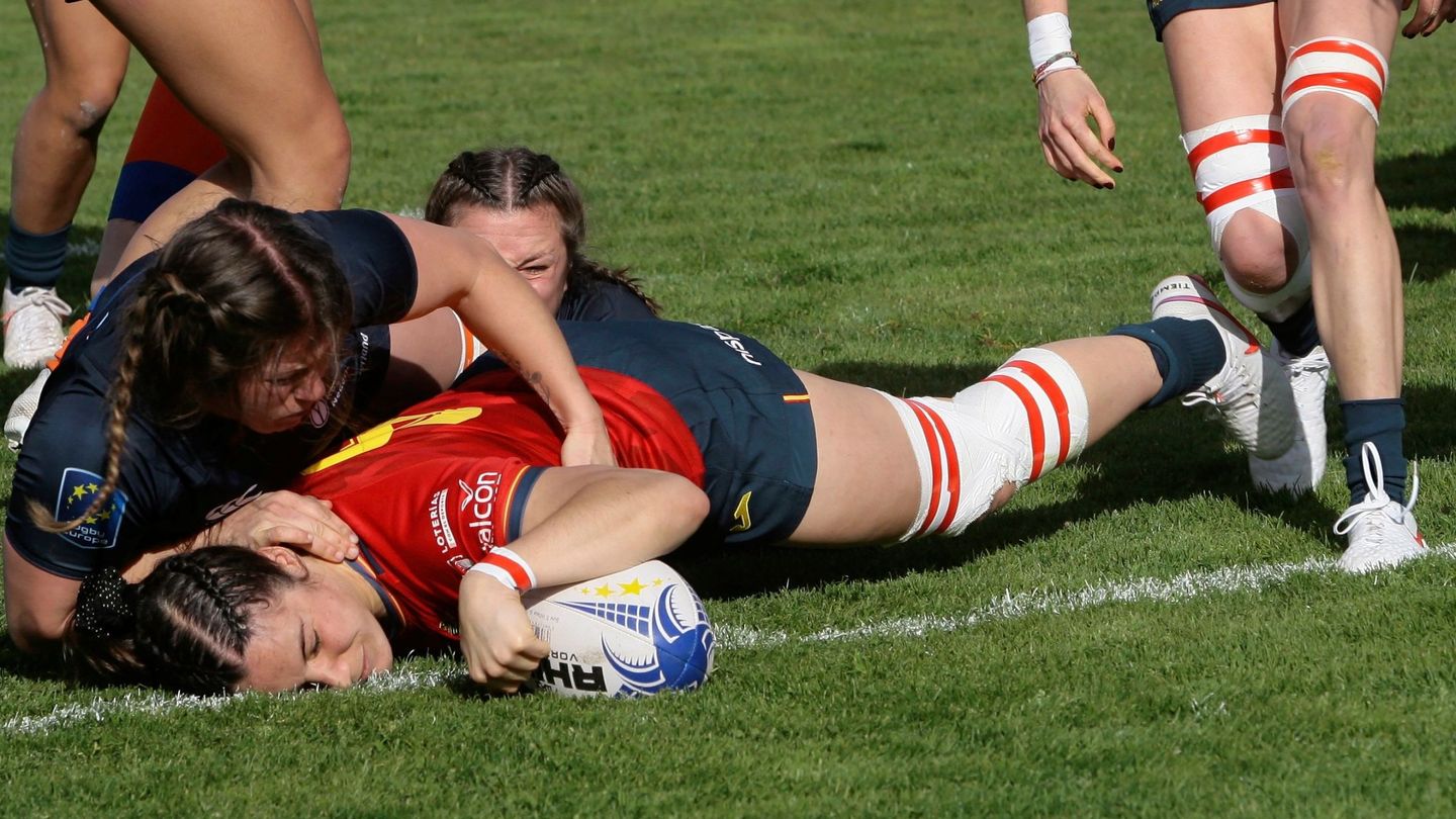 La Selección femenina de rugby española en acción. (EFE/Pepe Zamora)
