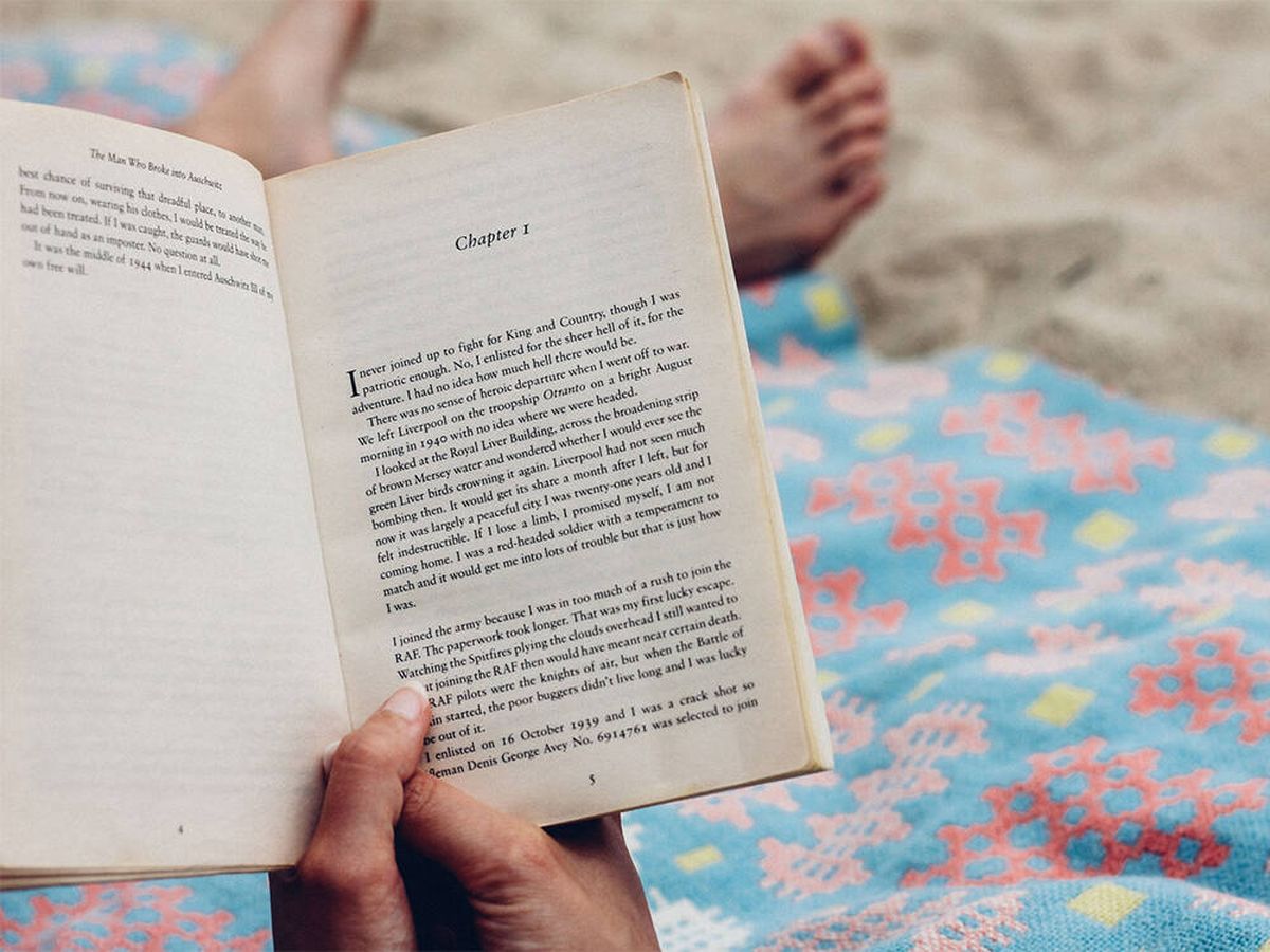 Foto: Las mejores novelas del verano para no parar de leer estas vacaciones (Rachel Lees para Unsplash)