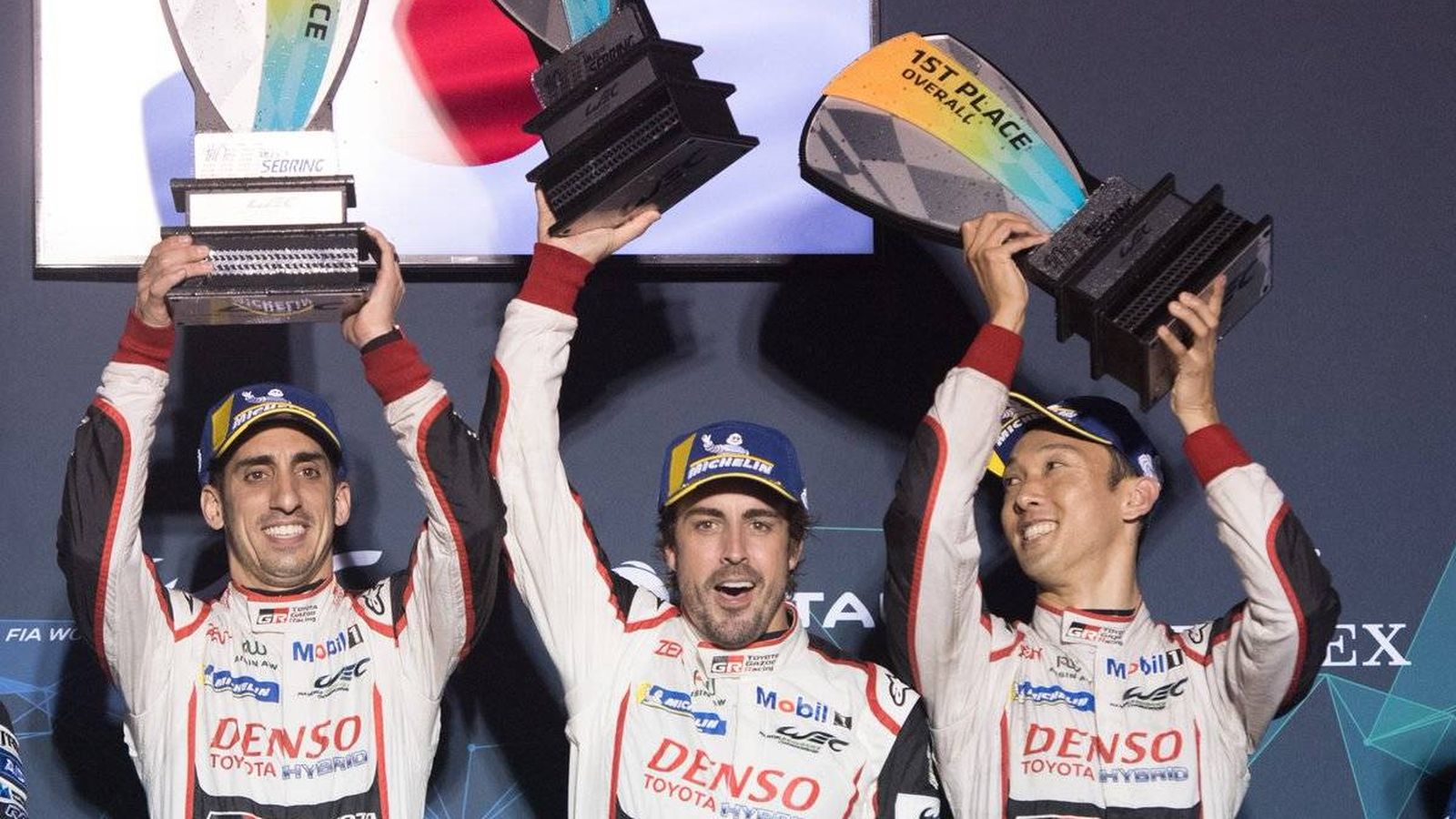 Foto: Buemi, Alonso y Nakajima en el podio. (Twitter: @Toyota_Hybrid)