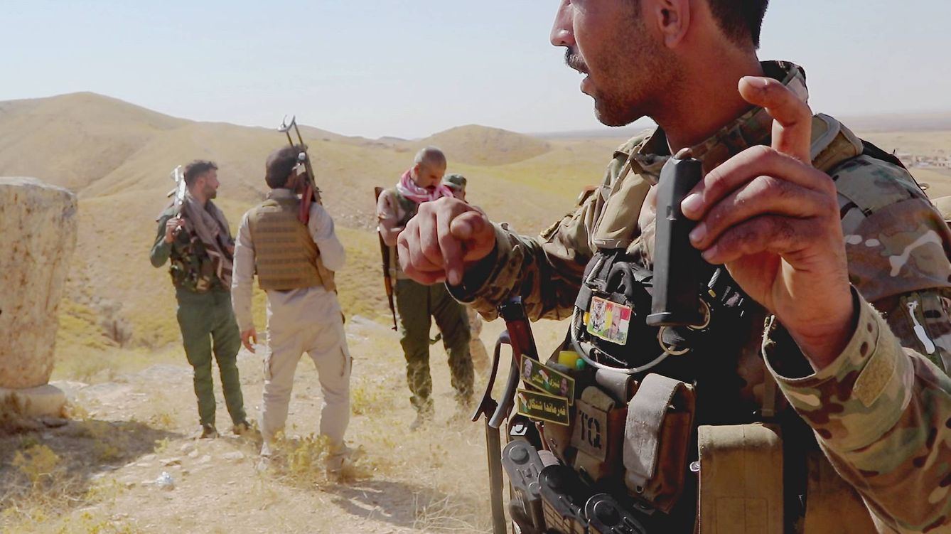 Peshmerga de Barzani. Estas tropas son irreconciliables enemigos de la unidad de la que los españoles forman parte. Solo se reúnen durante los operativos militares contra el Daesh. (F. B.)
