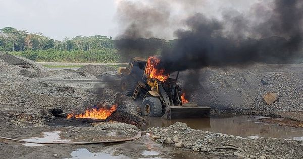Foto: Material de los mineros ilegales destruido por el Ejército en La Pampa, Amazonía peruana. (MGP)