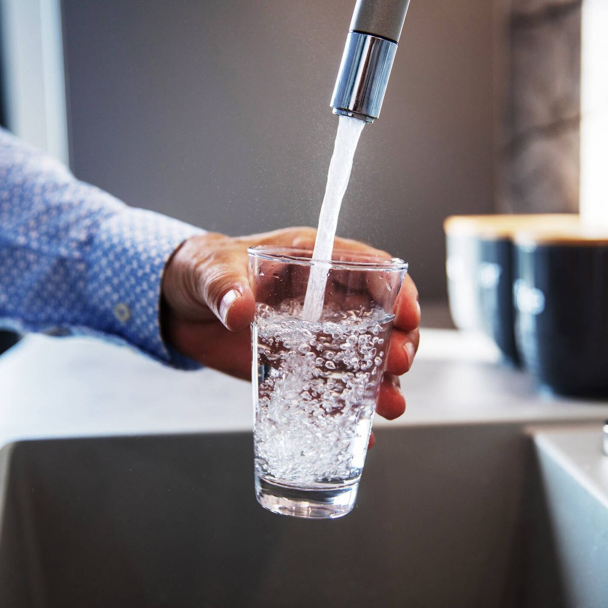 Qué le pasaría a tu cuerpo si no bebes un solo vaso de agua en todo el día?