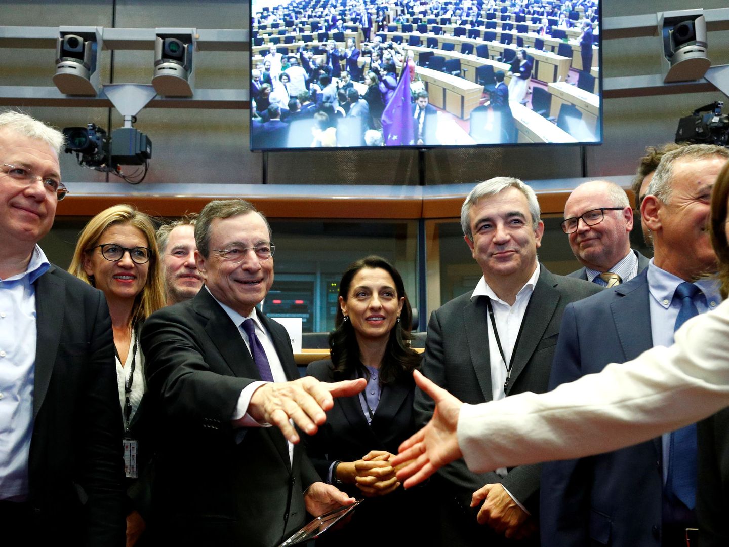 Draghi se despide de los eurodiputados en su última sesión en el Parlamento Europeo. (Reuters)