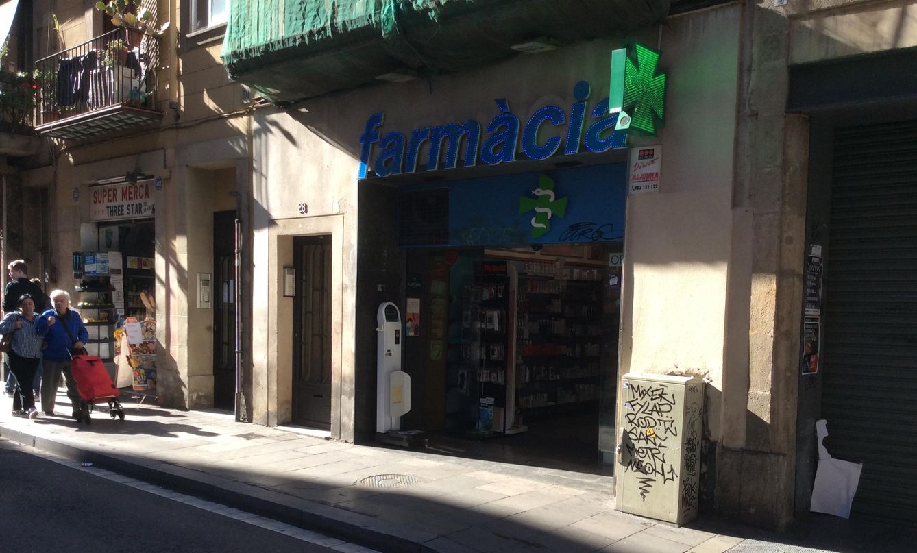 La farmacia del carrer Nou de la Rambla acumula una deuda de 60.000 euros. (E.P.H.)