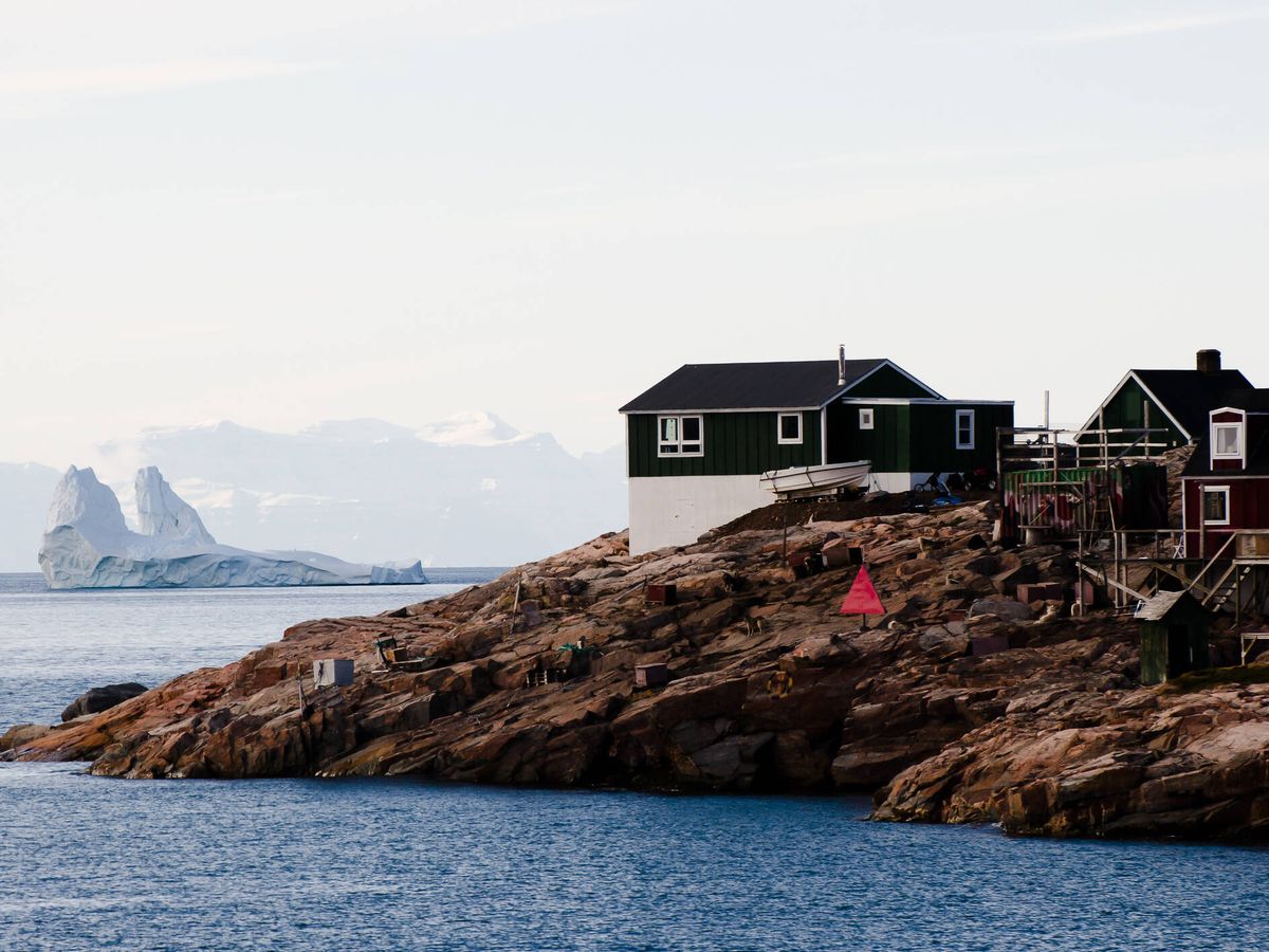 Foto: La ciudad de Ittoqqortoormiit, en Groenlandia, un paraje en los confines del mundo. (iStock)