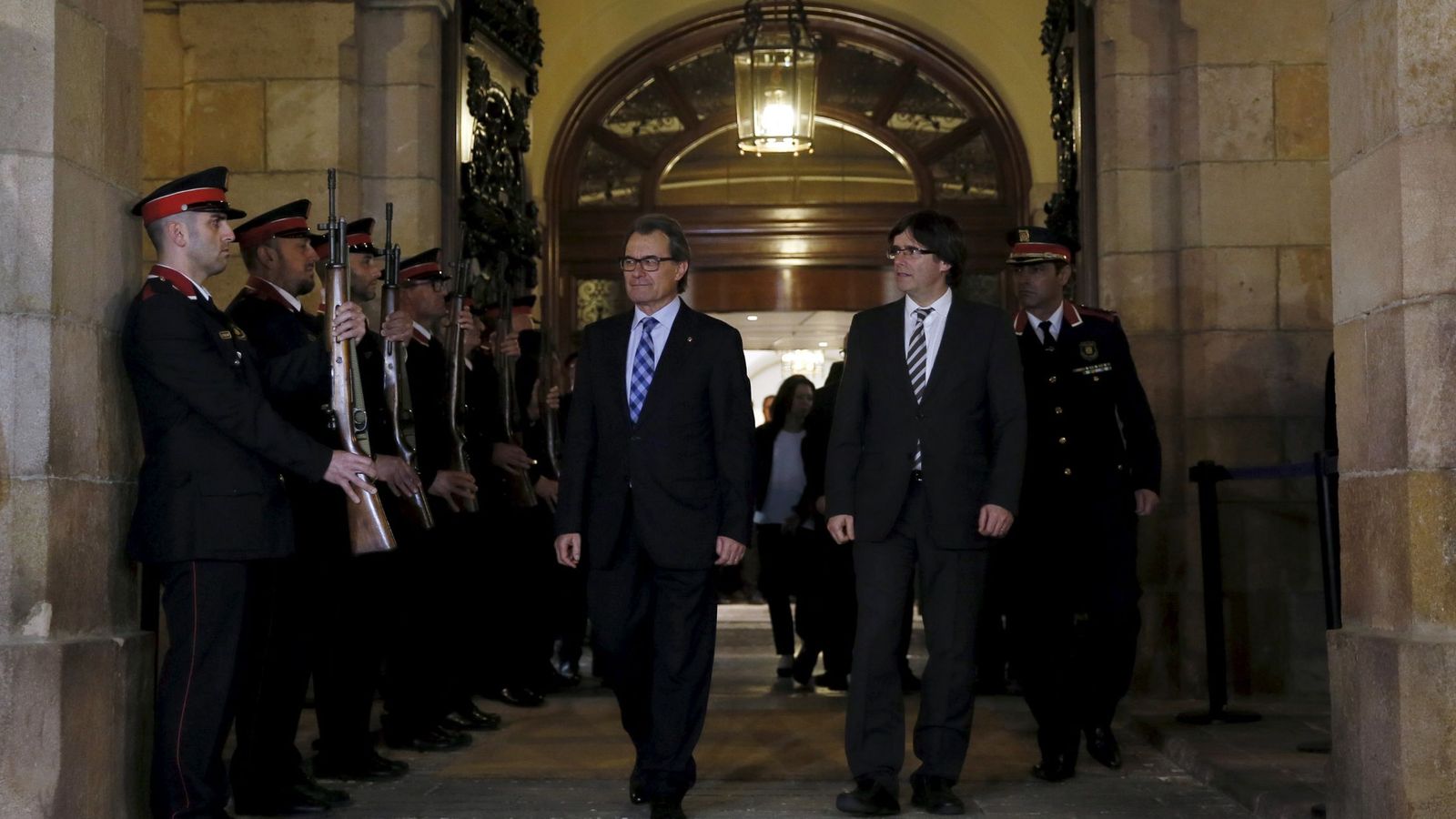 Foto: Carles Puigdemont, junto a Artur Mas. (Reuters)
