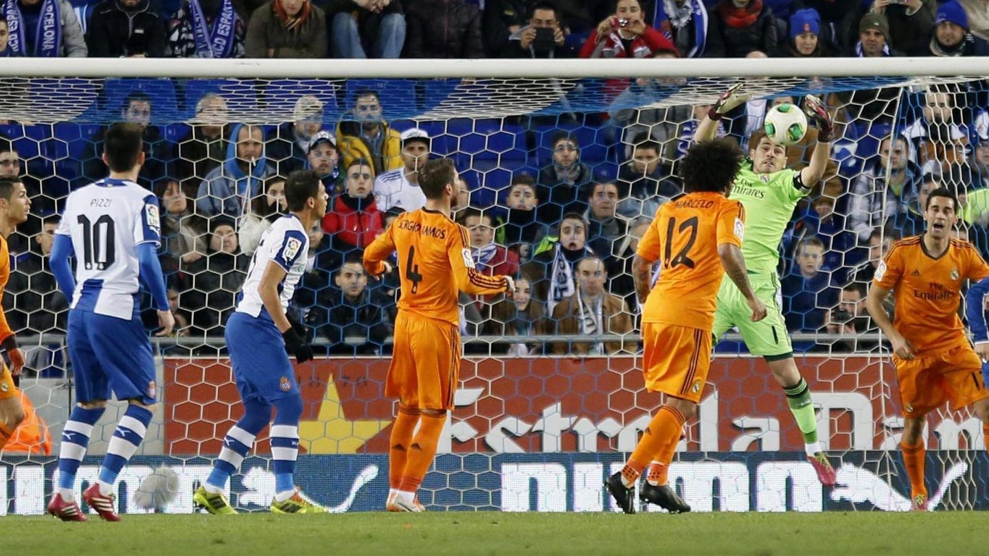 La defensa del Real Madrid en acción (Reuters).