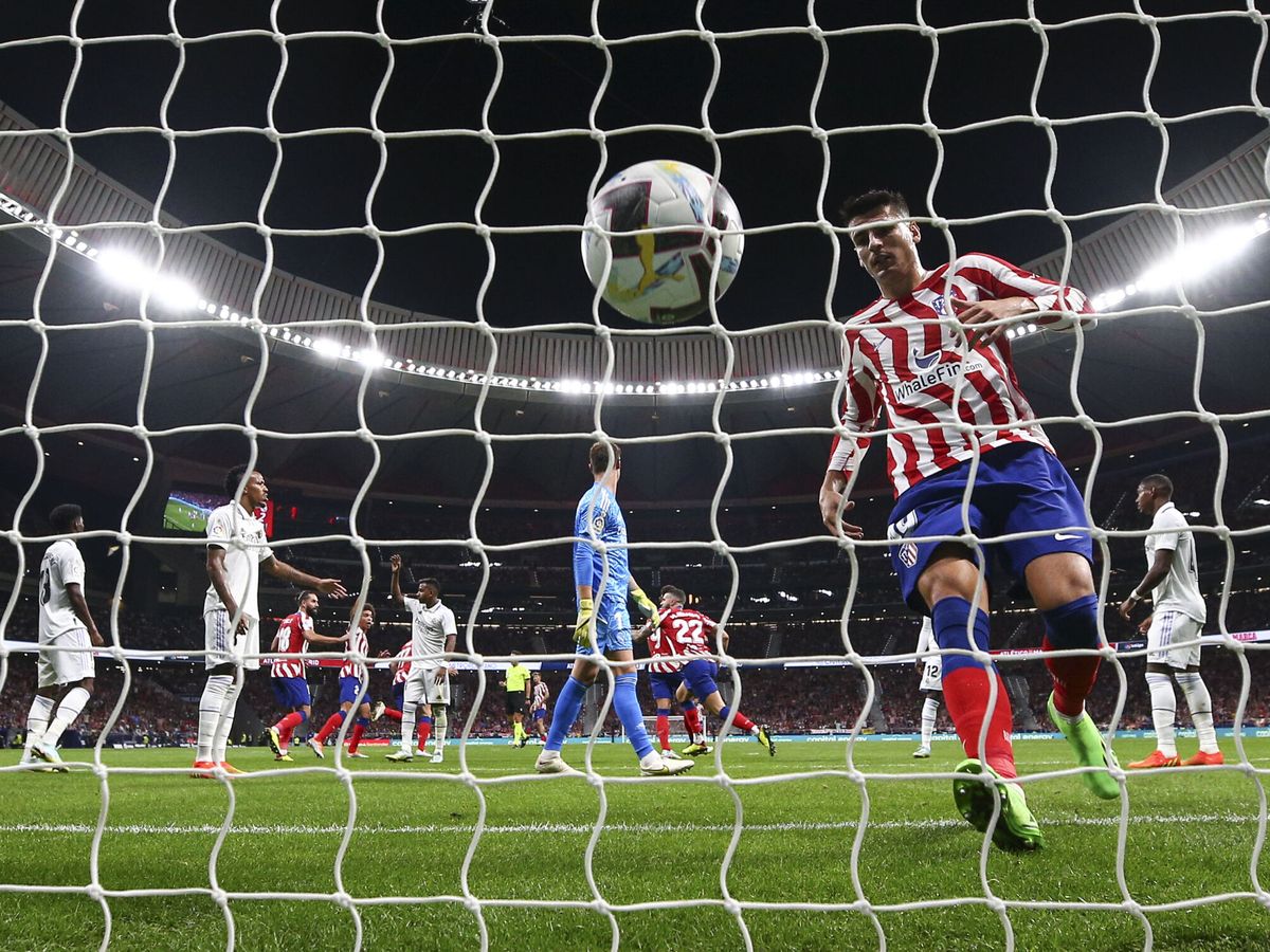 Foto: Imagen de archivo de un partido entre Atlético de Madrid y Real Madrid. (EFE/Rodrigo Jiménez)