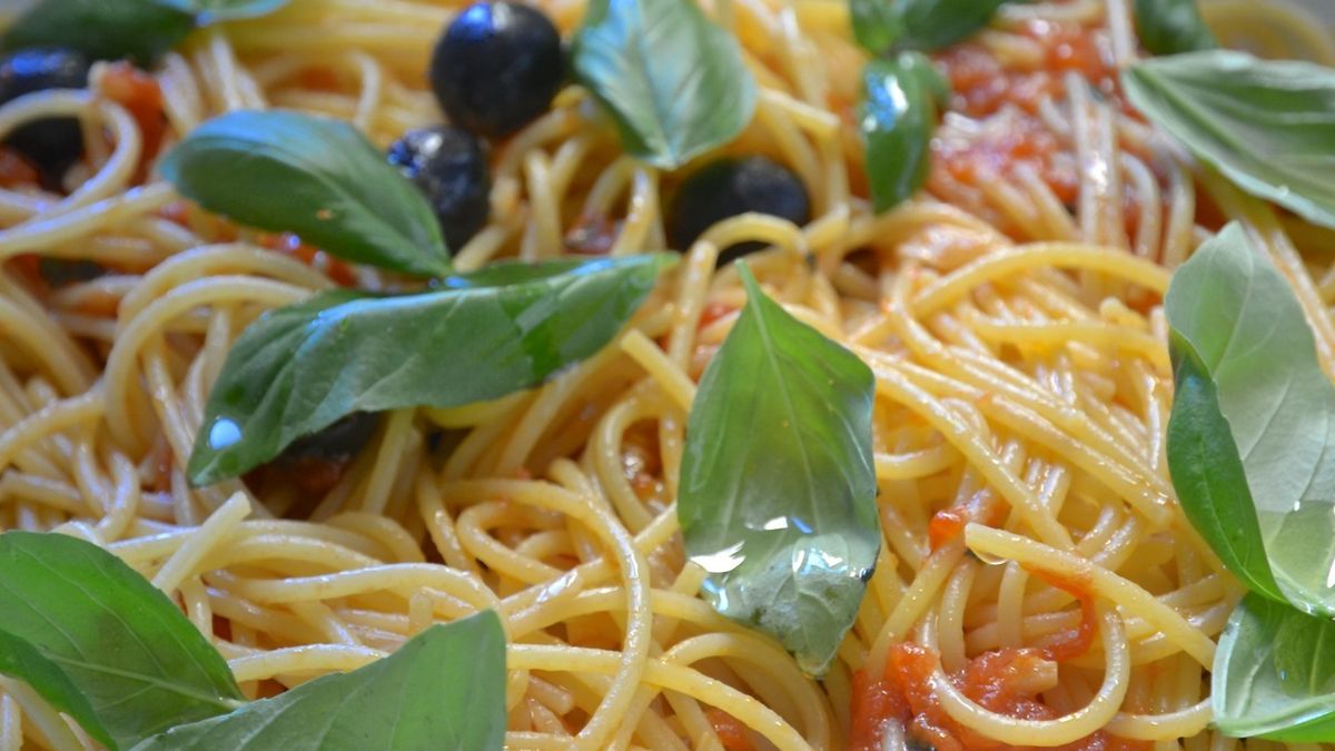 Spaguetti con tomate fresco