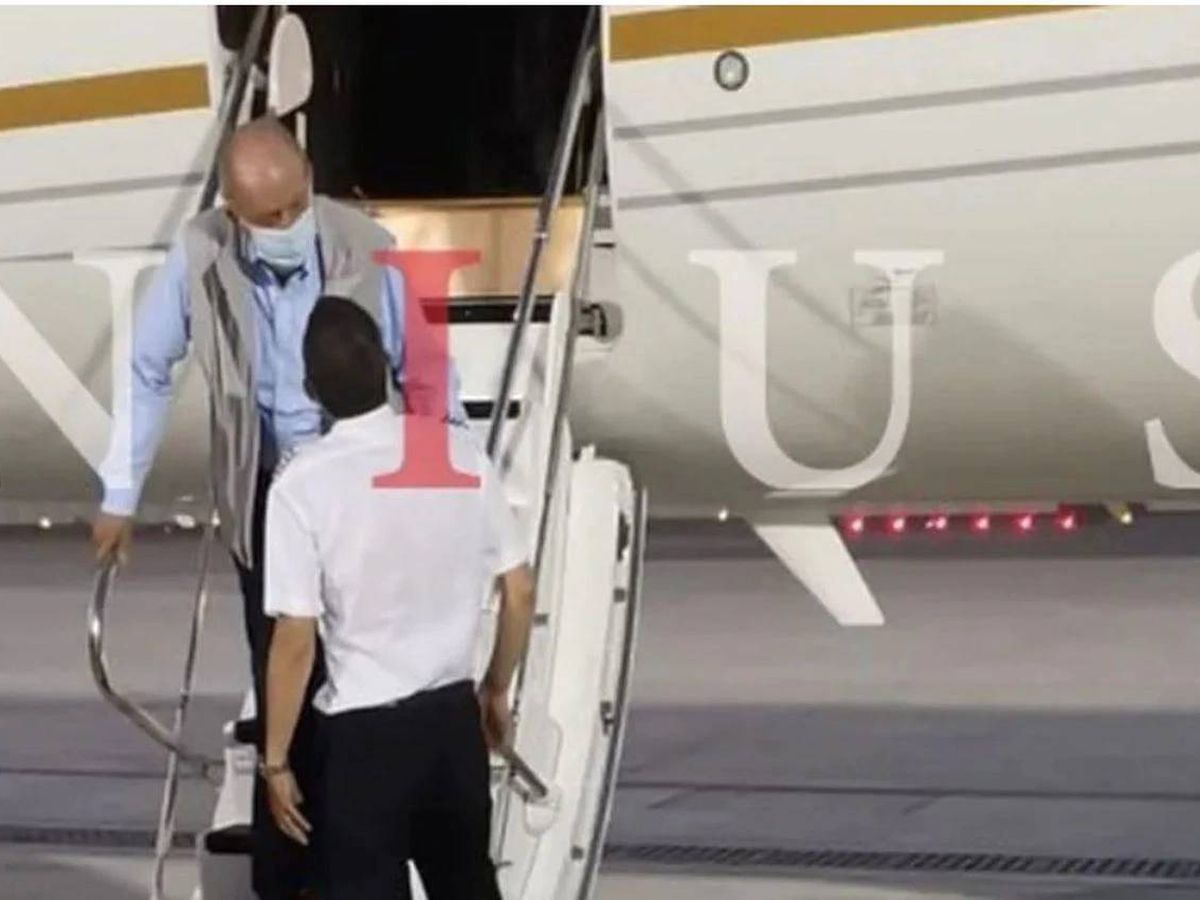 Foto: Juan Carlos I, a su llegada el lunes 3 de agosto a Abu Dabi, según publica 'Nius'.